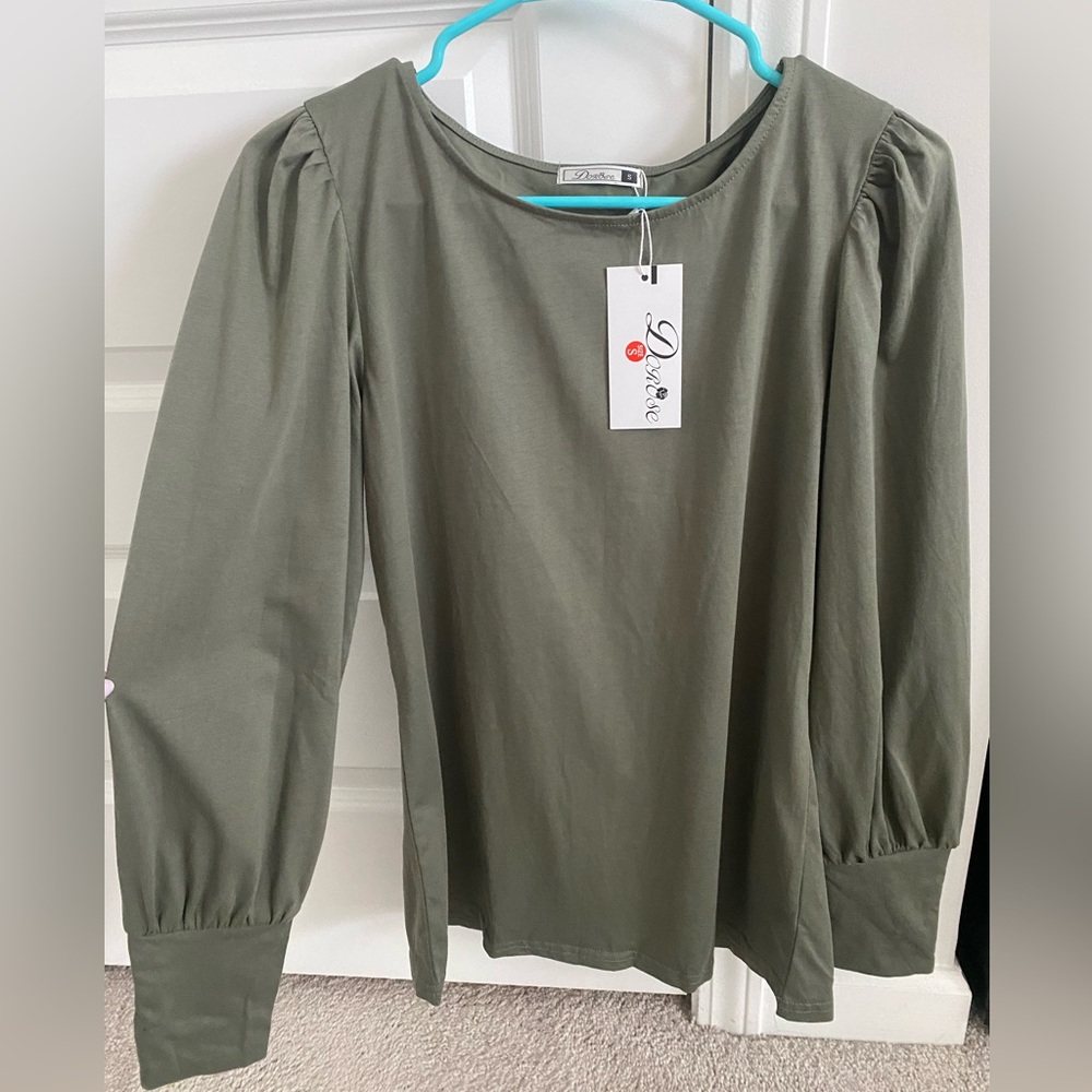 Loose fitting t-shirt style blouse.